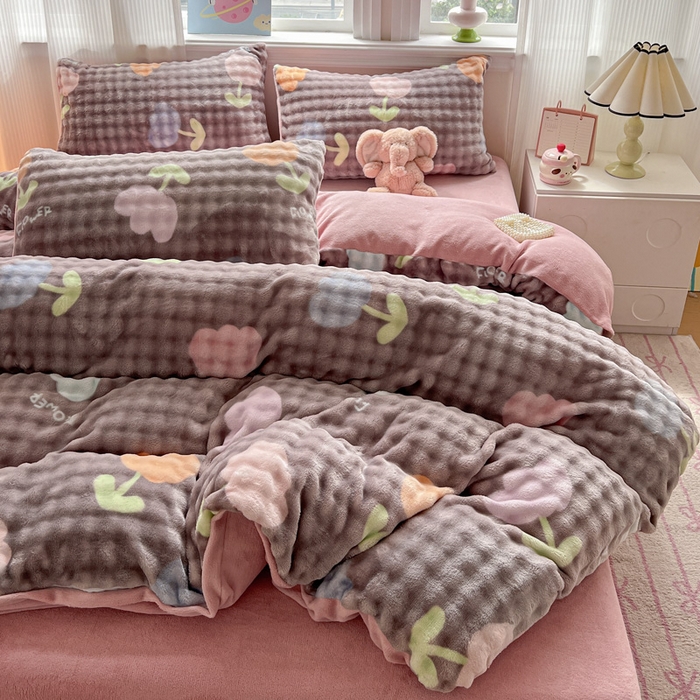 91家纺网 家纺一手货源 找家纺 一比一 2025新款亲肤舒适保暖泡泡绒牛奶绒四件套 郁金香