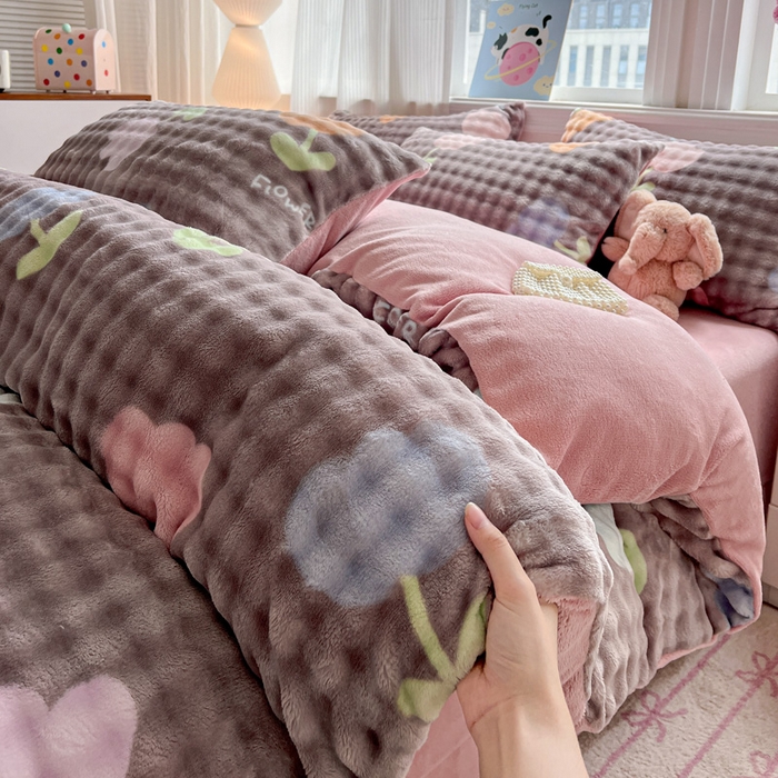 91家纺网 家纺一手货源 找家纺 一比一 2025新款亲肤舒适保暖泡泡绒牛奶绒四件套 郁金香