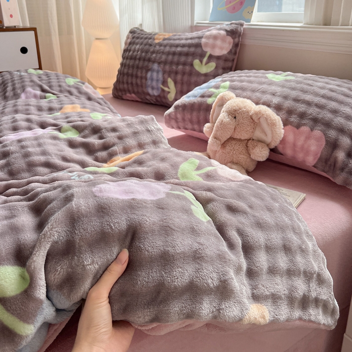 91家纺网 家纺一手货源 找家纺 一比一 2025新款亲肤舒适保暖泡泡绒牛奶绒四件套 郁金香