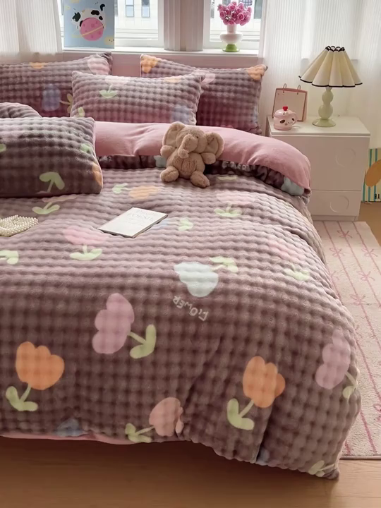 91家纺网 家纺一手货源 找家纺 一比一 2025新款亲肤舒适保暖泡泡绒牛奶绒四件套 郁金香