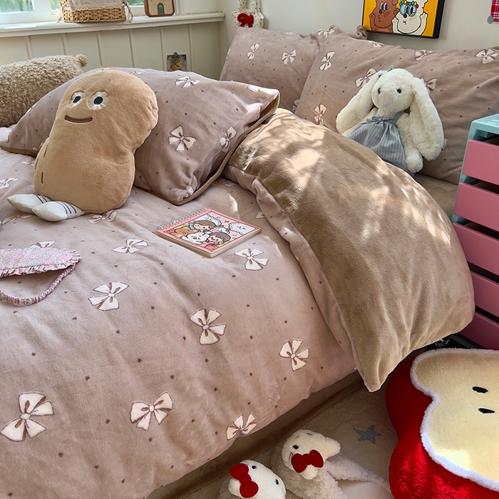 91家纺网 家纺一手货源 找家纺 （总）原素 2025秋冬少女心印花A类200克双拼加厚牛奶绒四件套