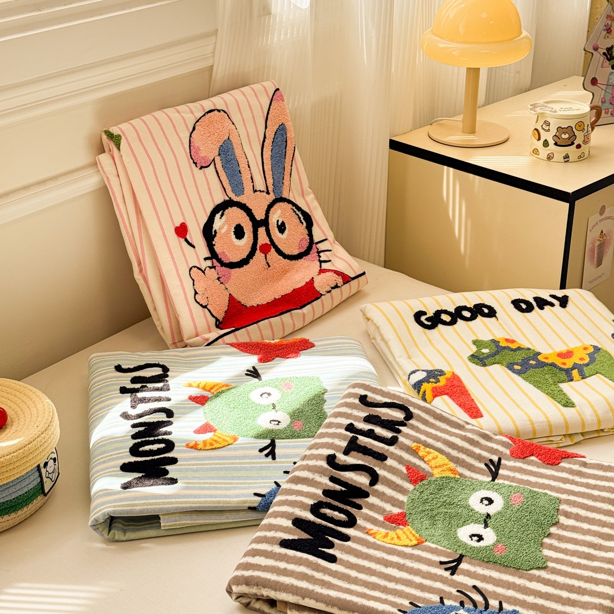 简宜家居 2025新款全棉磨毛刺绣毛巾绣四件套 组合图