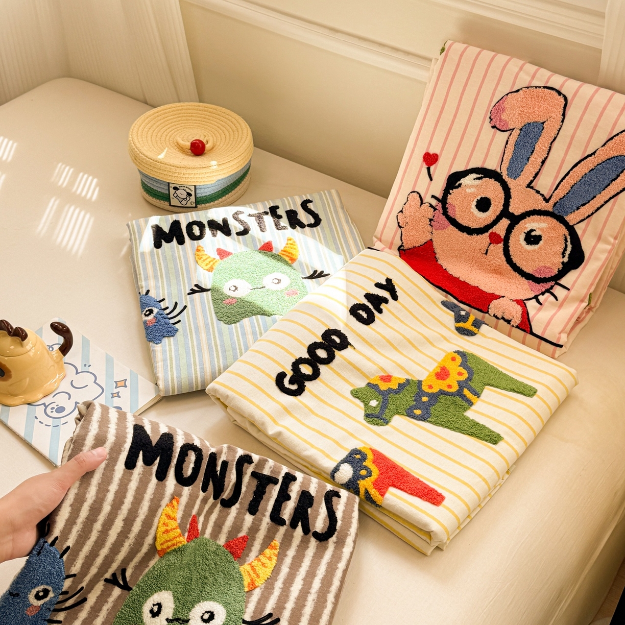 91家纺网 家纺一手货源 找家纺 简宜家居 2025新款全棉磨毛刺绣毛巾绣四件套 组合图