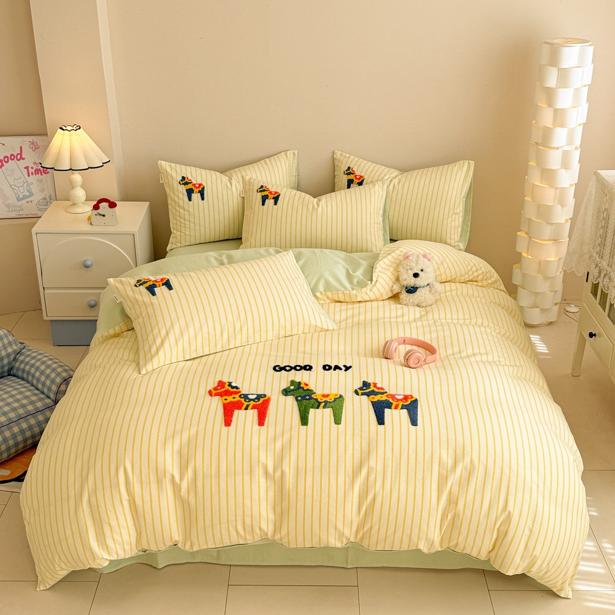 91家纺网 家纺一手货源 找家纺 简宜家居 2025新款全棉磨毛刺绣毛巾绣四件套 彩色木马