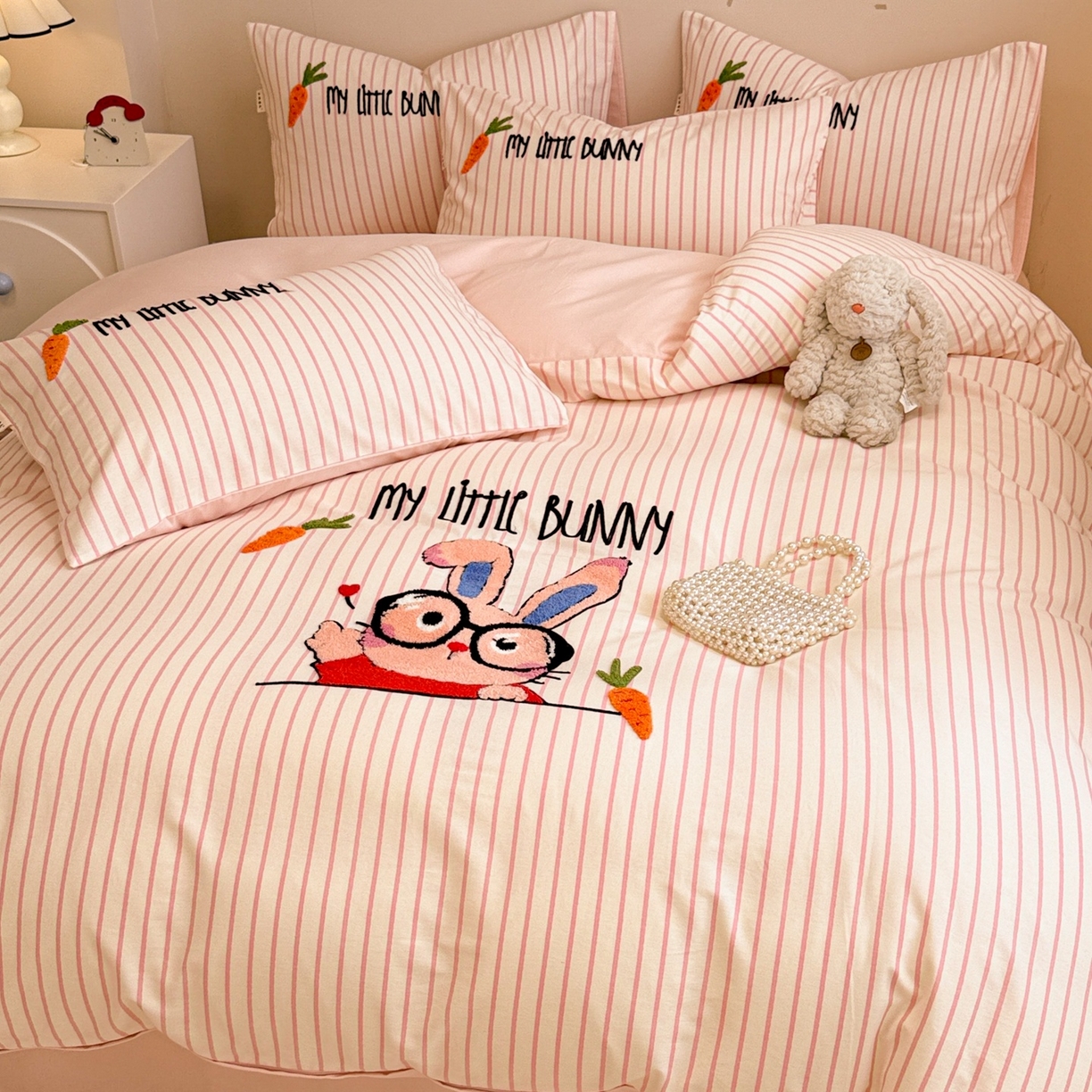 91家纺网 家纺一手货源 找家纺 简宜家居 2025新款全棉磨毛刺绣毛巾绣四件套 大眼兔宝