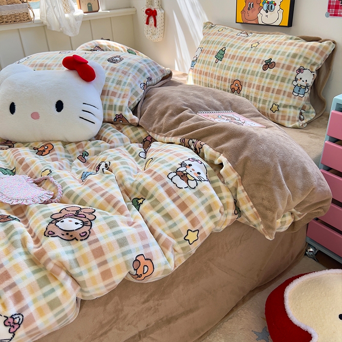 91家纺网 家纺一手货源 找家纺 原素 2025秋冬少女心印花A类200克双拼加厚牛奶绒四件套 格纹猫咪酱