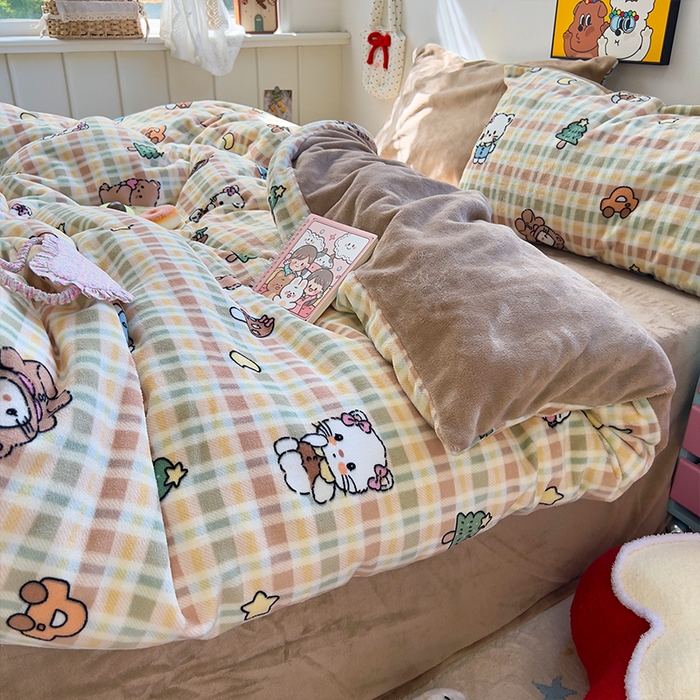 91家纺网 家纺一手货源 找家纺 原素 2025秋冬少女心印花A类200克双拼加厚牛奶绒四件套 格纹猫咪酱