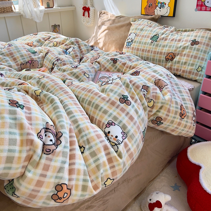 91家纺网 家纺一手货源 找家纺 原素 2025秋冬少女心印花A类200克双拼加厚牛奶绒四件套 格纹猫咪酱