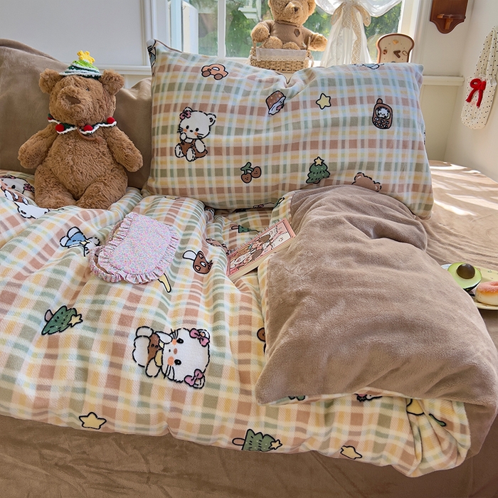 91家纺网 家纺一手货源 找家纺 原素 2025秋冬少女心印花A类200克双拼加厚牛奶绒四件套 格纹猫咪酱