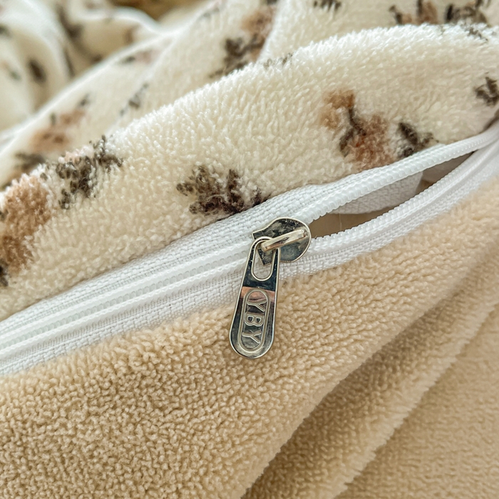 91家纺网 家纺一手货源 找家纺 一比一  2025新款双面牛奶绒四件套 布偶兔兔