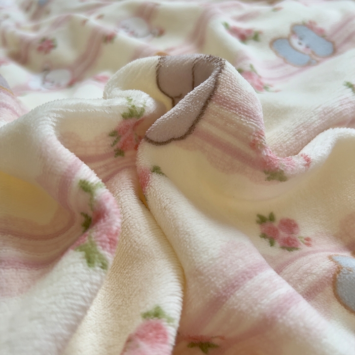 91家纺网 家纺一手货源 找家纺 原素 2025秋冬少女心印花A类200克双拼加厚牛奶绒四件套 羞羞萌宠