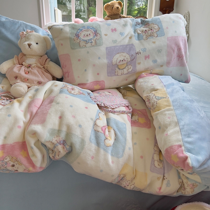 91家纺网 家纺一手货源 找家纺 原素 2025秋冬少女心印花A类200克双拼加厚牛奶绒四件套 狗狗聚会