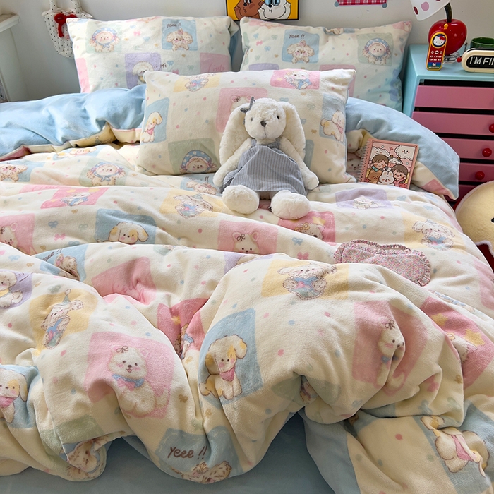 91家纺网 家纺一手货源 找家纺 原素 2025秋冬少女心印花A类200克双拼加厚牛奶绒四件套 狗狗聚会