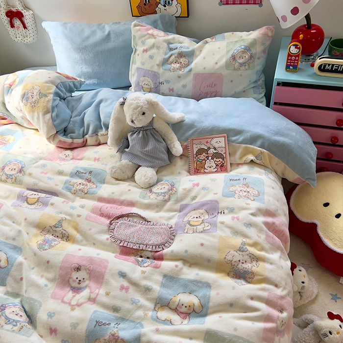 91家纺网 家纺一手货源 找家纺 原素 2025秋冬少女心印花A类200克双拼加厚牛奶绒四件套 狗狗聚会