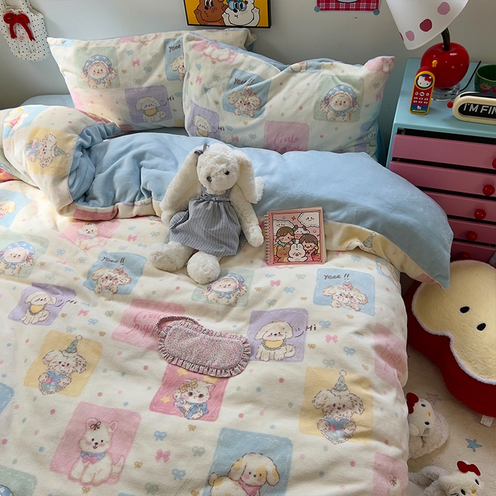 91家纺网 家纺一手货源 找家纺 原素 2025秋冬少女心印花A类200克双拼加厚牛奶绒四件套 狗狗聚会