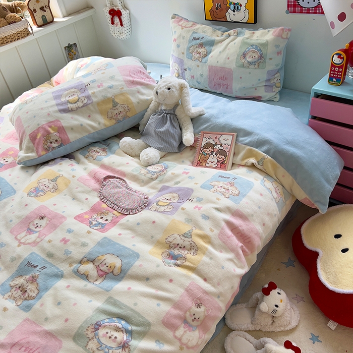 91家纺网 家纺一手货源 找家纺 原素 2025秋冬少女心印花A类200克双拼加厚牛奶绒四件套 狗狗聚会