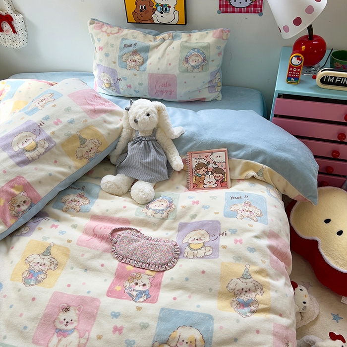 91家纺网 家纺一手货源 找家纺 原素 2025秋冬少女心印花A类200克双拼加厚牛奶绒四件套 狗狗聚会