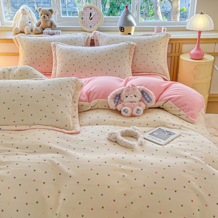 91家纺网 家纺一手货源 找家纺 一比一  2025新款双面牛奶绒四件套 彩波点