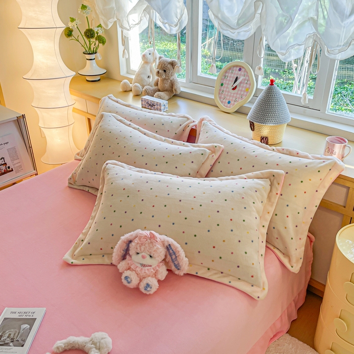 91家纺网 家纺一手货源 找家纺 一比一  2025新款双面牛奶绒四件套 彩波点