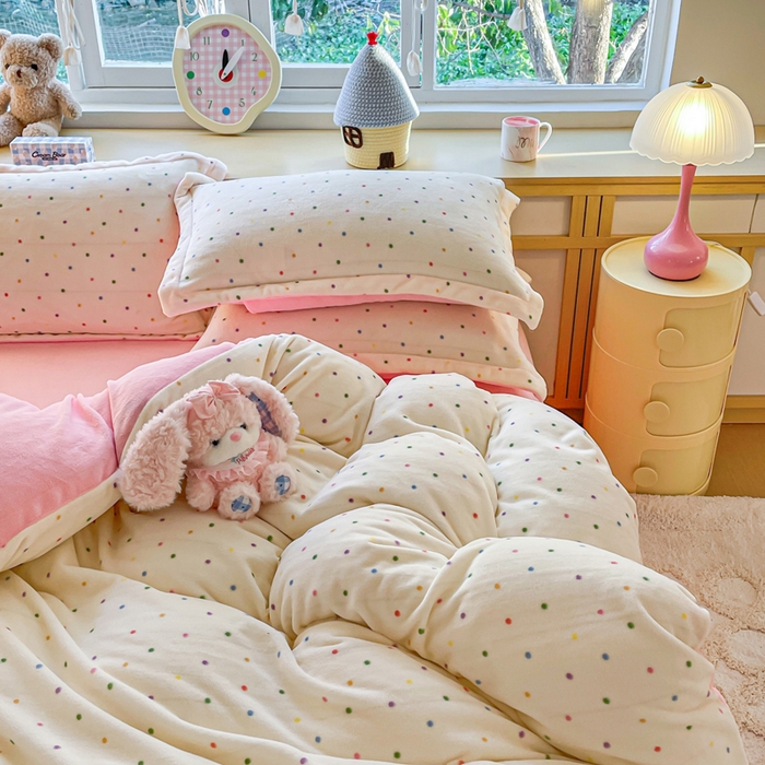 91家纺网 家纺一手货源 找家纺 一比一  2025新款双面牛奶绒四件套 彩波点