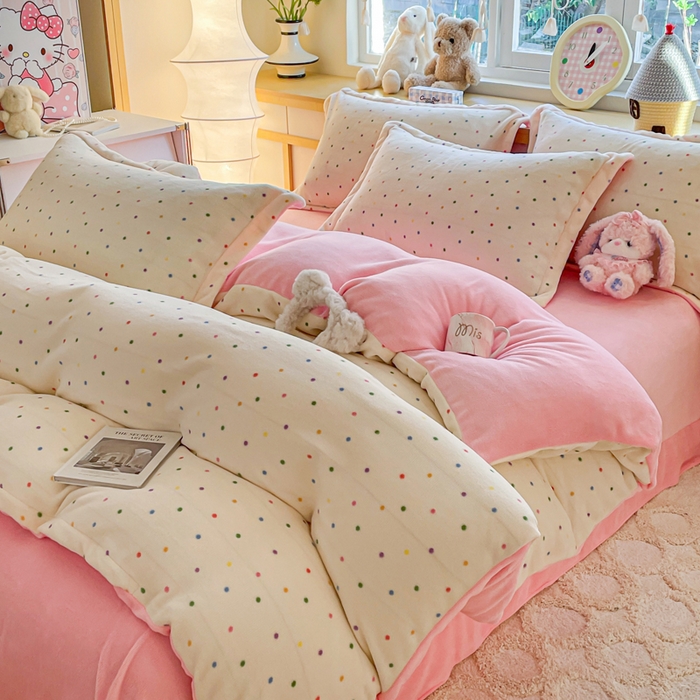 91家纺网 家纺一手货源 找家纺 一比一  2025新款双面牛奶绒四件套 彩波点