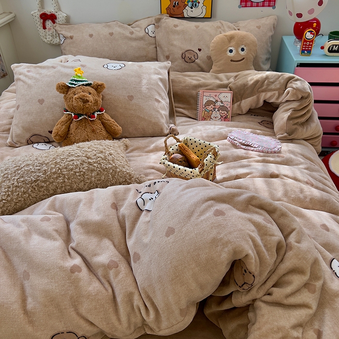 91家纺网 家纺一手货源 找家纺 原素 2025秋冬少女心印花A类200克双拼加厚牛奶绒四件套 爱心富贵狗