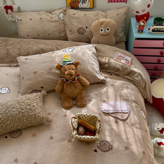 91家纺网 家纺一手货源 找家纺 原素 2025秋冬少女心印花A类200克双拼加厚牛奶绒四件套 爱心富贵狗