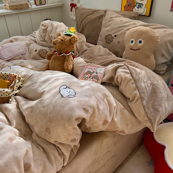 91家纺网 家纺一手货源 找家纺 原素 2025秋冬少女心印花A类200克双拼加厚牛奶绒四件套 爱心富贵狗