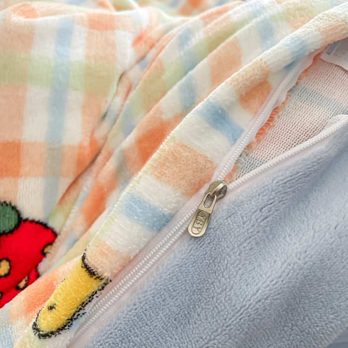 91家纺网 家纺一手货源 找家纺 一比一  2025新款双面牛奶绒四件套 草莓喵蓝