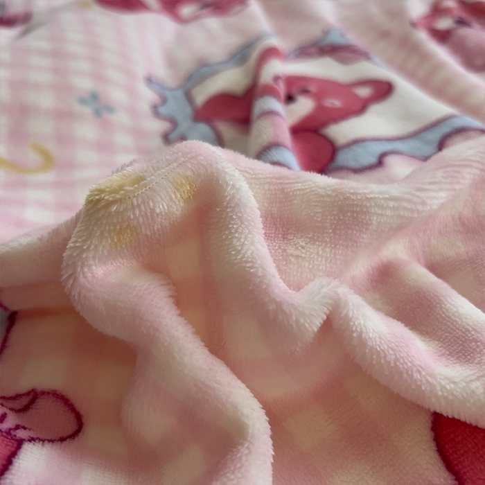 91家纺网 家纺一手货源 找家纺 原素 2025秋冬少女心印花A类200克双拼加厚牛奶绒四件套 草莓维尼