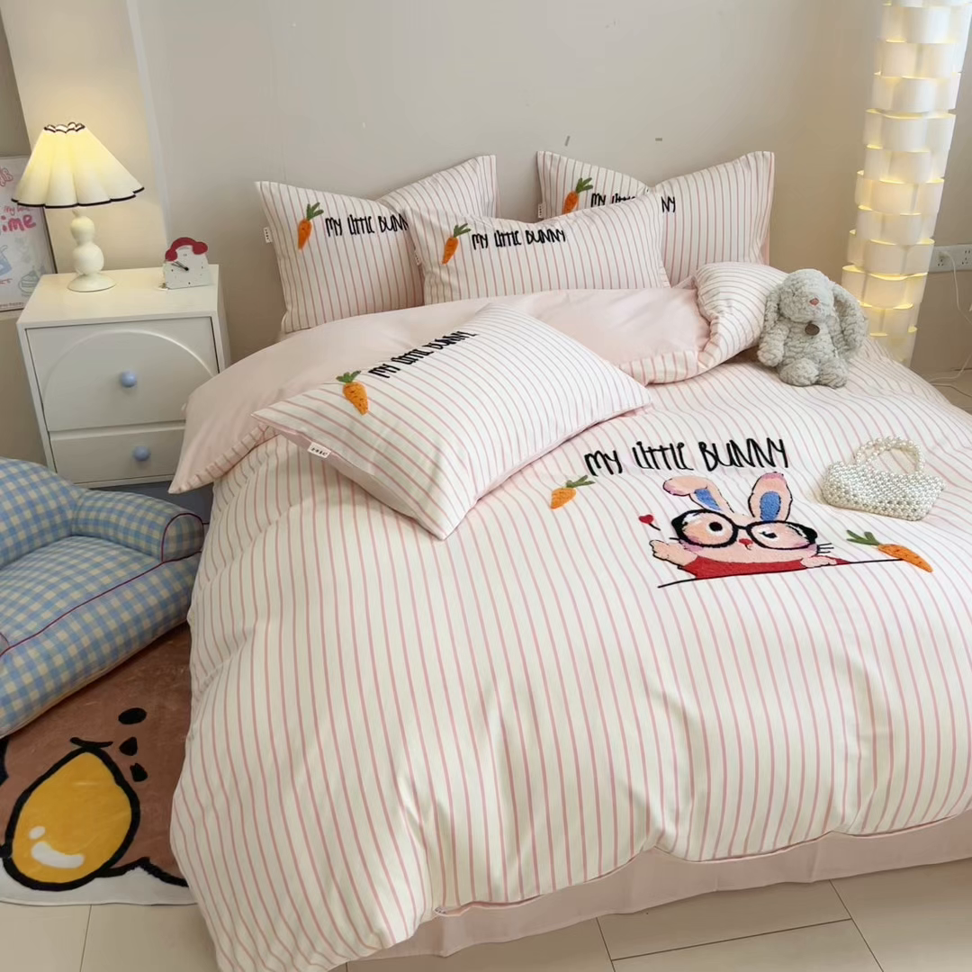 91家纺网 家纺一手货源 找家纺 简宜家居 2025新款全棉磨毛刺绣毛巾绣四件套 大眼兔宝