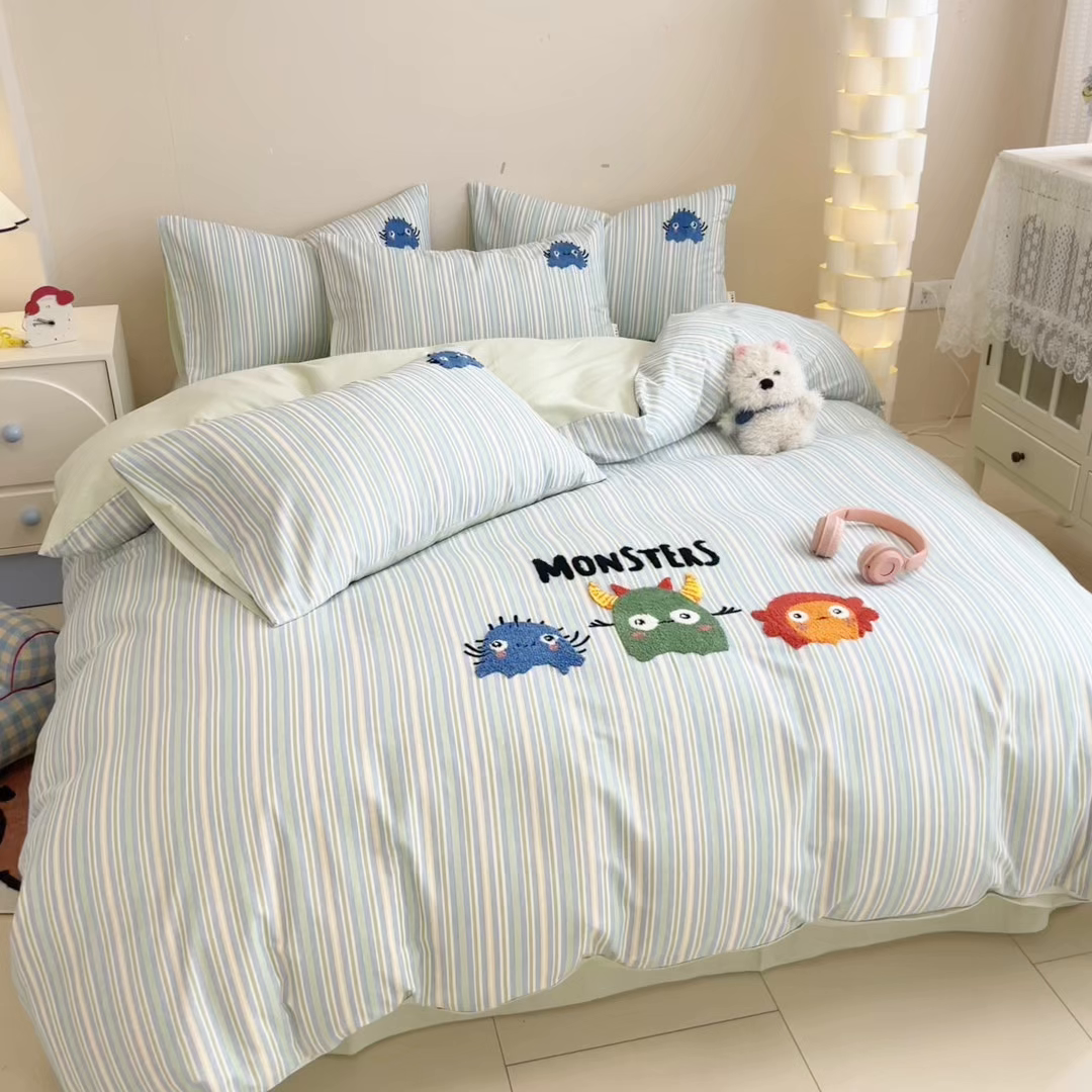 91家纺网 家纺一手货源 找家纺 简宜家居 2025新款全棉磨毛刺绣毛巾绣四件套 萌萌怪咖-蓝条