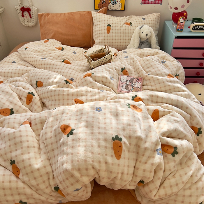 91家纺网 家纺一手货源 找家纺 原素 2025秋冬少女心印花A类200克双拼加厚牛奶绒四件套 花朵胡萝卜