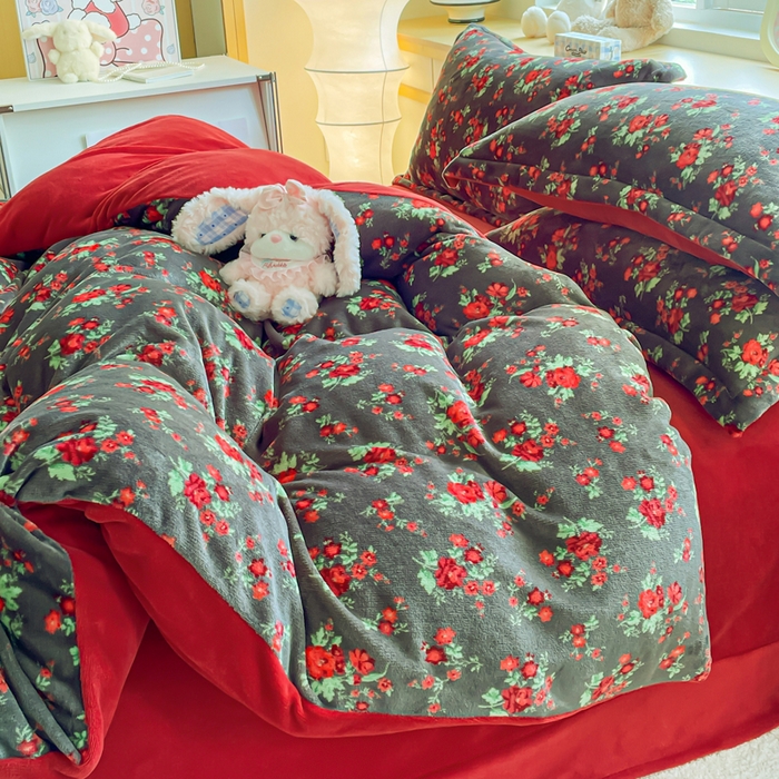 91家纺网 家纺一手货源 找家纺 一比一  2025新款双面牛奶绒四件套 花妖- 黑