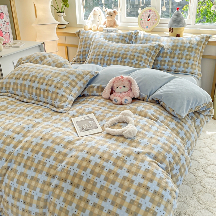 91家纺网 家纺一手货源 找家纺 一比一  2025新款双面牛奶绒四件套 奶咖格蓝