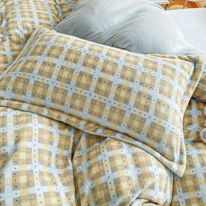 91家纺网 家纺一手货源 找家纺 一比一  2025新款双面牛奶绒四件套 奶咖格蓝