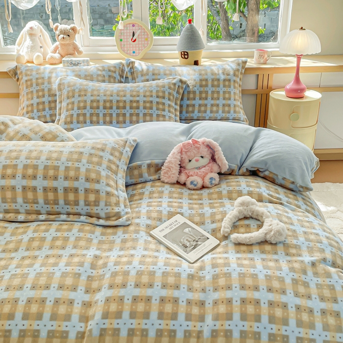 91家纺网 家纺一手货源 找家纺 一比一  2025新款双面牛奶绒四件套 奶咖格蓝