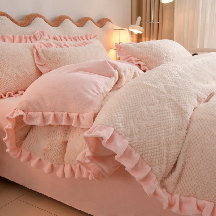 91家纺网 家纺一手货源 找家纺 优家居 2025新款加厚兔毛绒四件套 水波兔-白粉