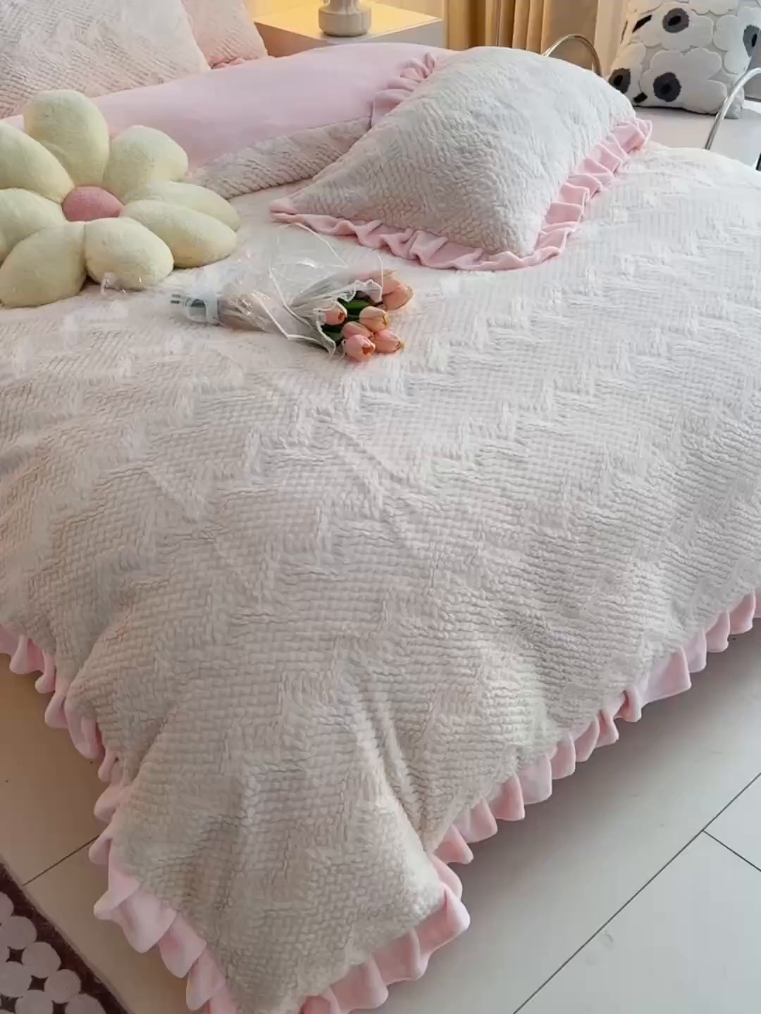 91家纺网 家纺一手货源 找家纺 优家居 2025新款加厚兔毛绒四件套 水波兔-白粉