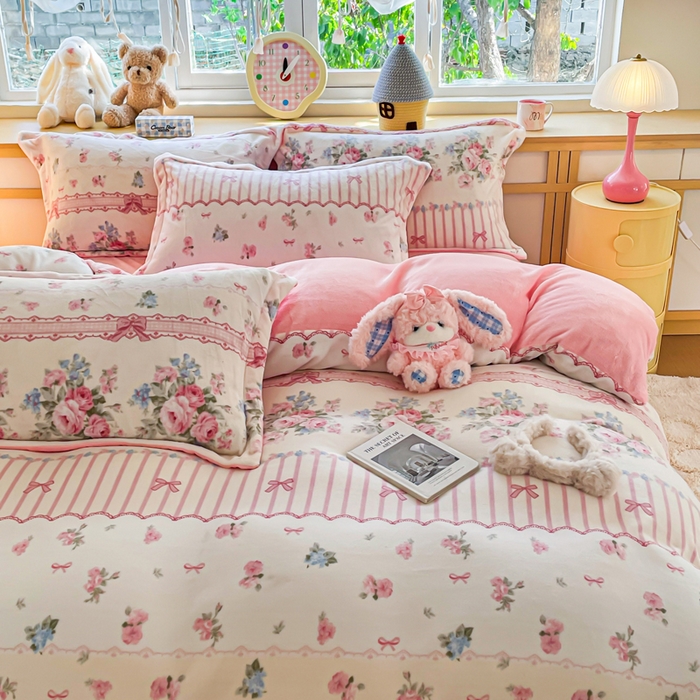 91家纺网 家纺一手货源 找家纺 一比一  2026新款双面牛奶绒四件套 欧风花影