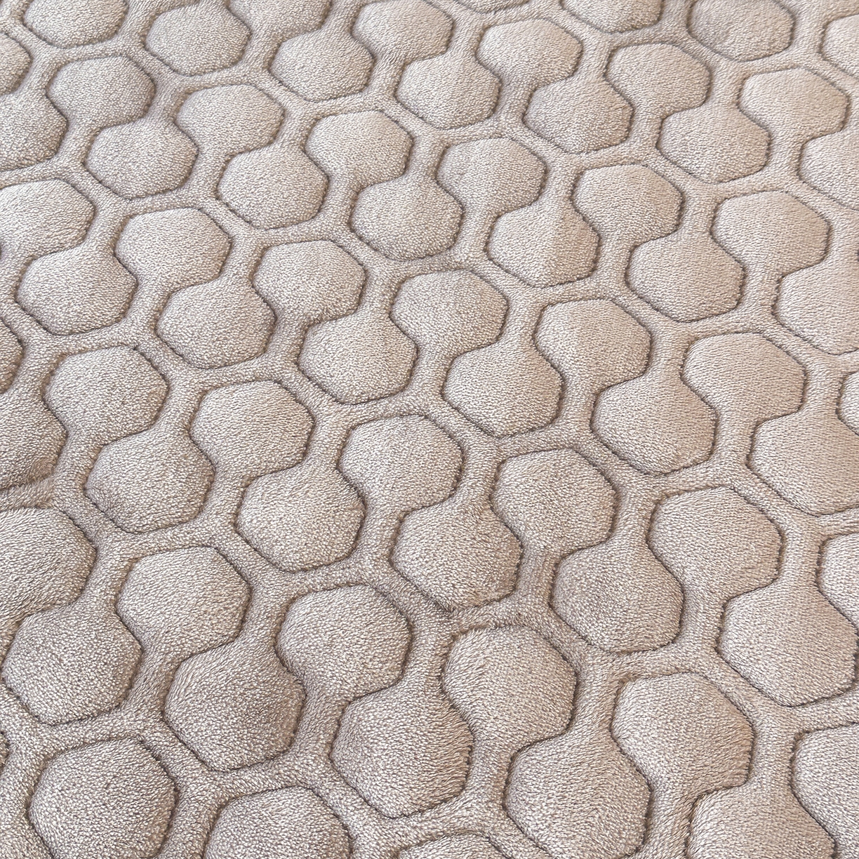 91家纺网 家纺一手货源 找家纺 民新家纺 2025新款牛奶绒夹棉床裙三件套 浪漫时光-灰