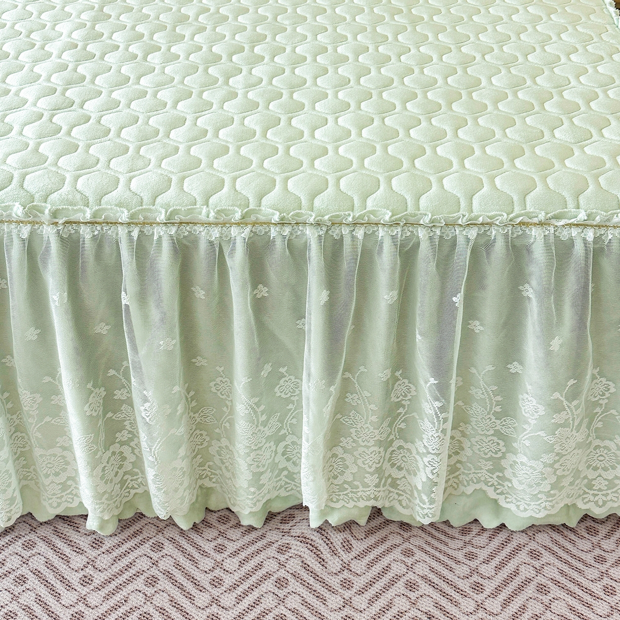 91家纺网 家纺一手货源 找家纺 民新家纺 2025新款牛奶绒夹棉床裙三件套 浪漫时光-浅绿