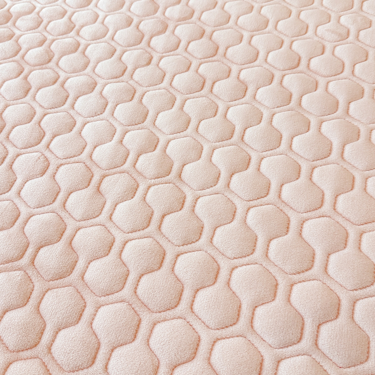 91家纺网 家纺一手货源 找家纺 民新家纺 2025新款牛奶绒夹棉床裙三件套 浪漫时光-浅粉