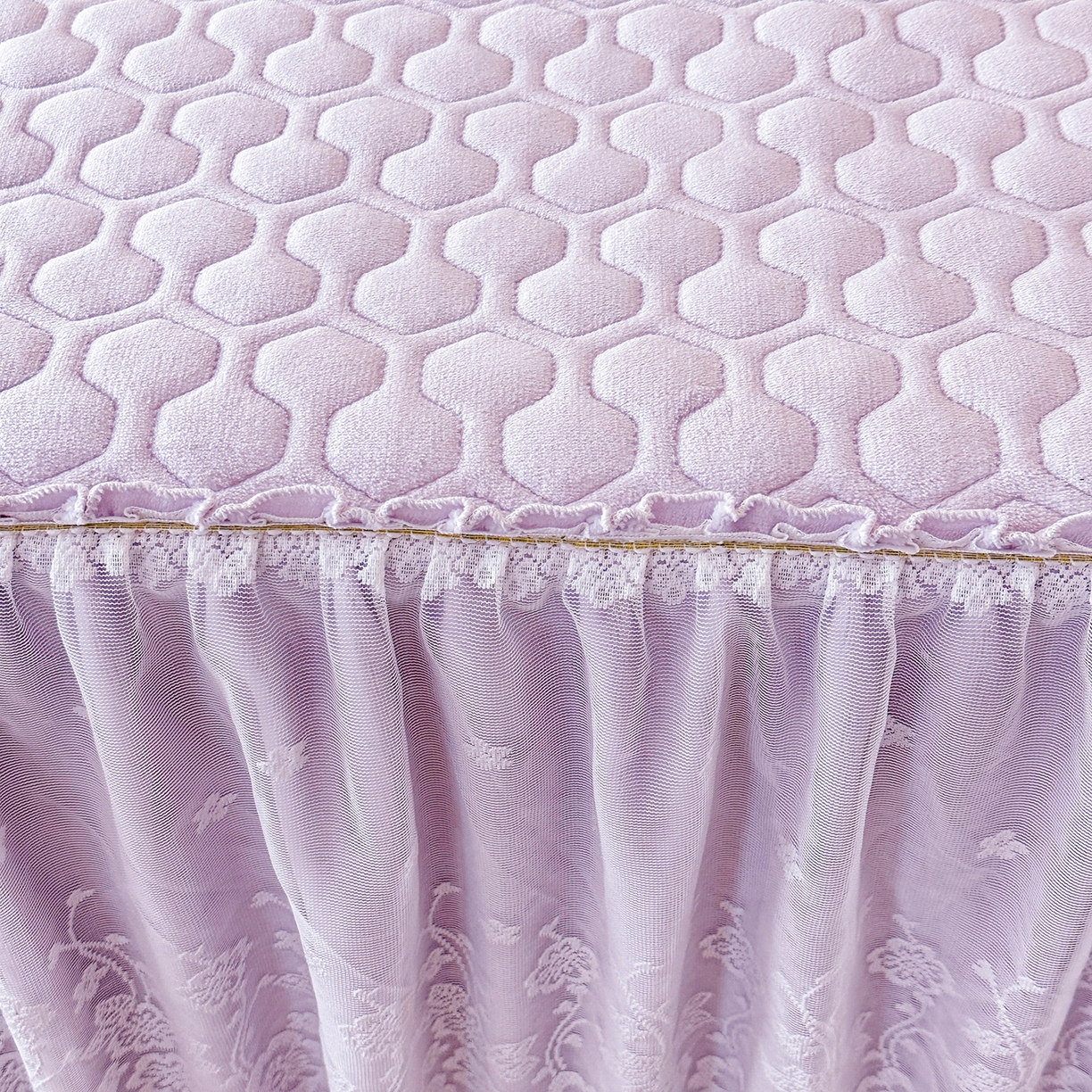 91家纺网 家纺一手货源 找家纺 民新家纺 2025新款牛奶绒夹棉床裙三件套 浪漫时光-浅紫