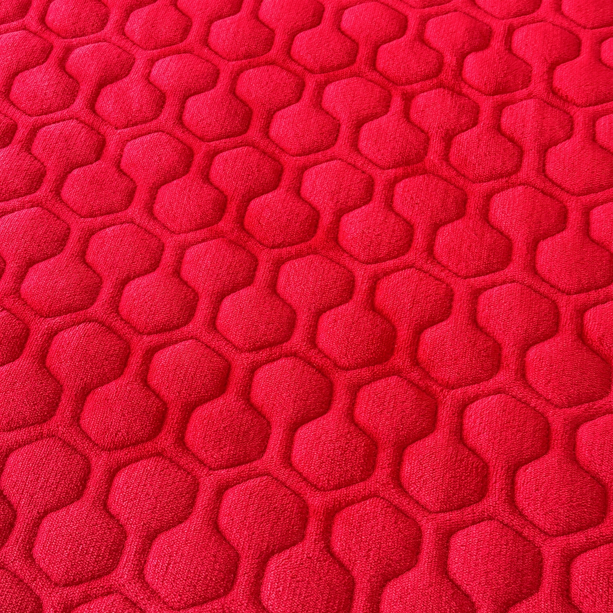 91家纺网 家纺一手货源 找家纺 民新家纺 2025新款牛奶绒夹棉床裙三件套 浪漫时光-大红