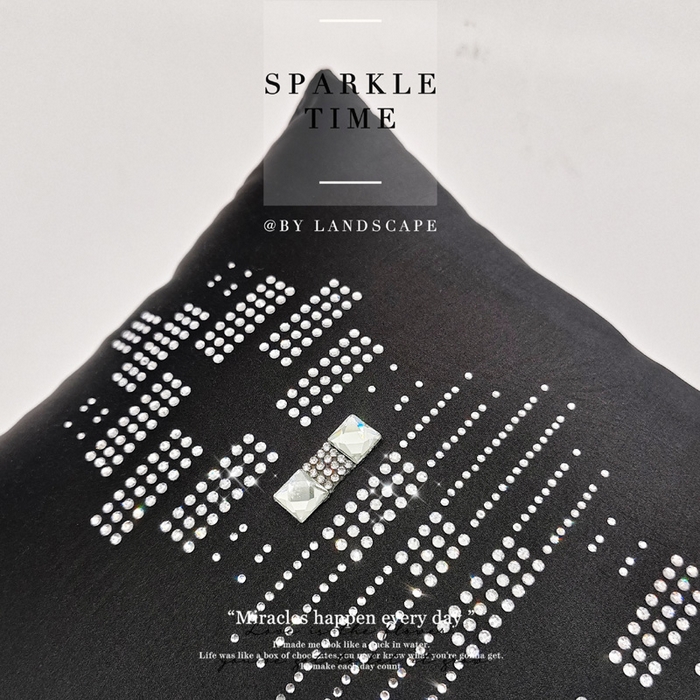 91家纺网 家纺一手货源 找家纺 澜屿 新款几何钻小抱枕装饰枕腰枕枕芯 曜黑