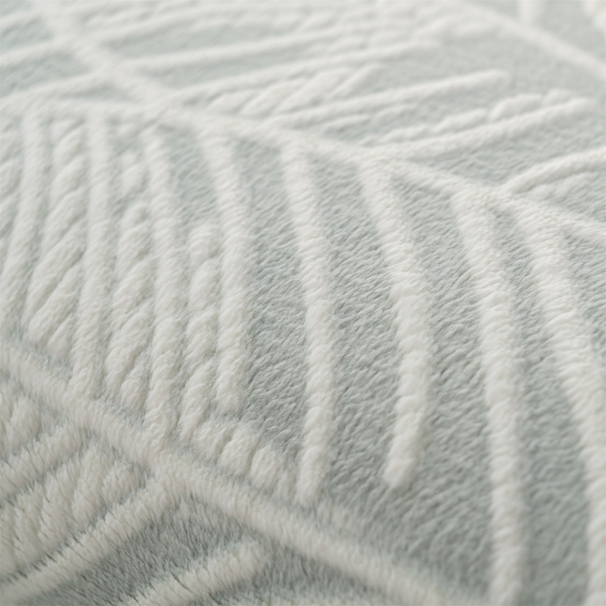 91家纺网 家纺一手货源 找家纺 新太阳蚊帐 2025新款云棉绒雕花可折叠地垫垫子 叶纹雅格垫