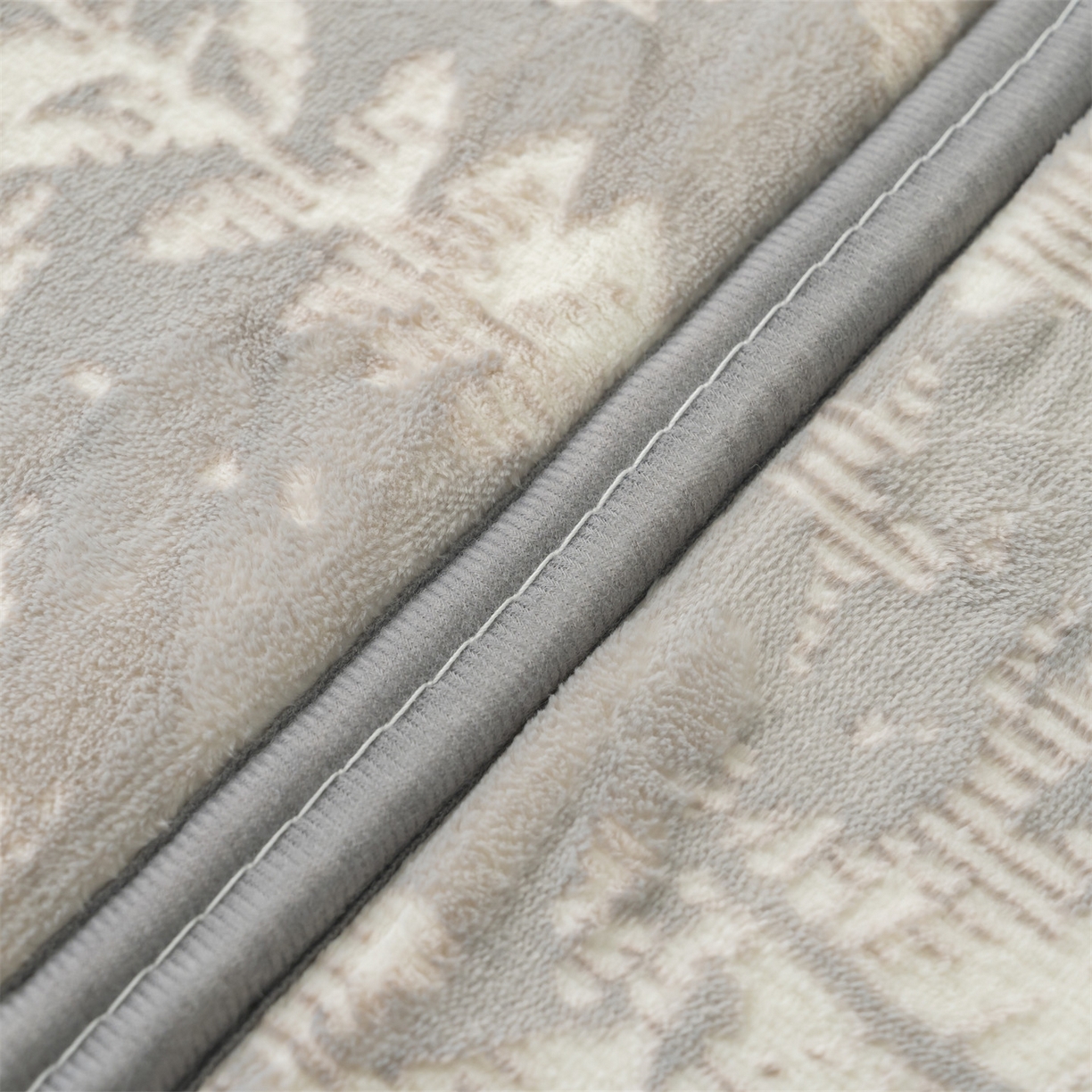 91家纺网 家纺一手货源 找家纺 （总）新太阳蚊帐 2025新款云棉绒雕花可折叠地垫垫子