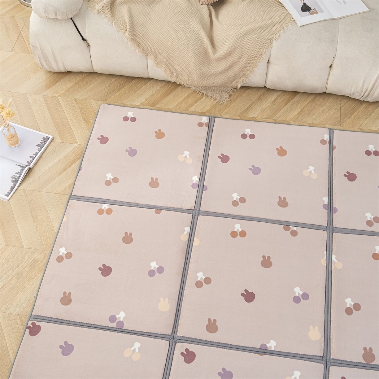 91家纺网 家纺一手货源 找家纺 新太阳蚊帐 2025新款云棉绒雕花可折叠地垫垫子 甜趣格纹垫