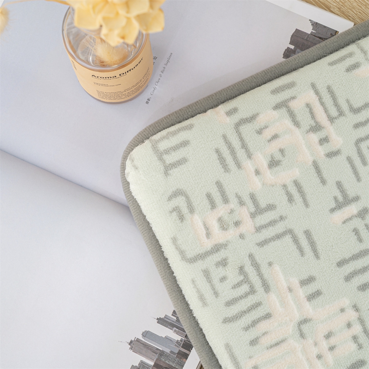 91家纺网 家纺一手货源 找家纺 新太阳蚊帐 2025新款云棉绒雕花可折叠地垫垫子 纹韵格垫